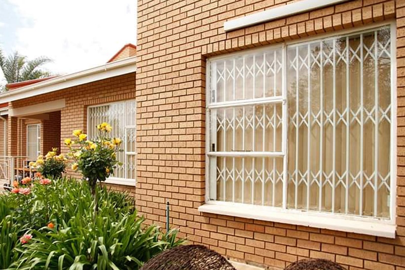 Traxdor Bloemfontein Trellis Shutters Clearvista Louvre Awnings Polycard strips Security Windows Traxdor Bloemfontein Trellis Shutters Clearvista Louvre Awnings Polycard strips Security Windows